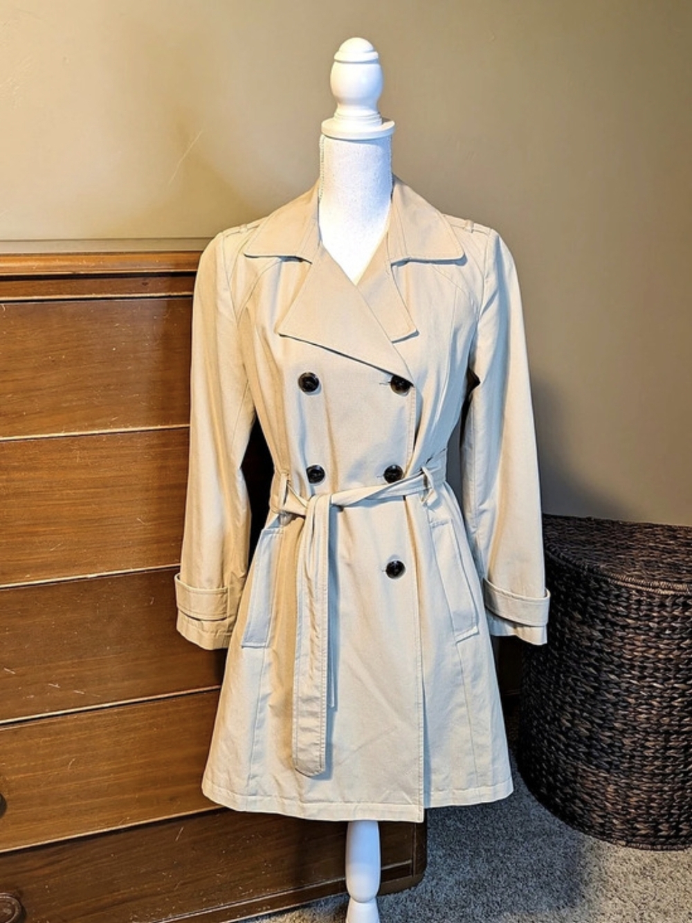 Relativity Beige Trench Coat in Beige Size Small Like New